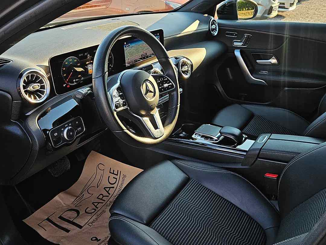 Foto 12: Mercedes-Benz A-Klasse A 180 d Limousine Automatik / Top Ausstattung