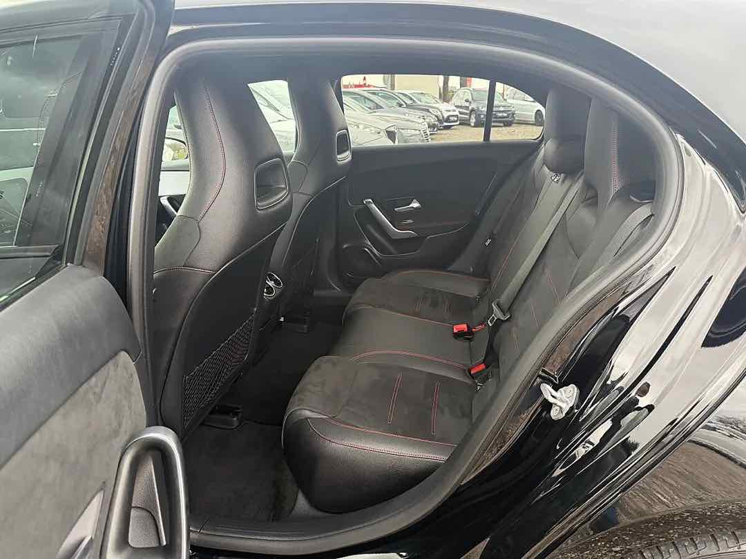 Foto 10: Mercedes-Benz A-Klasse A 180 Aut. AMG-Line