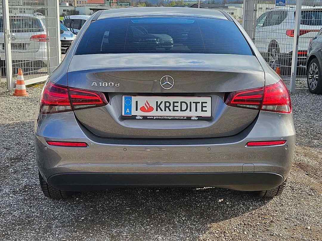 Foto 6: Mercedes-Benz A-Klasse A 180 d Limousine  2.0 Mercedes Benz Motor