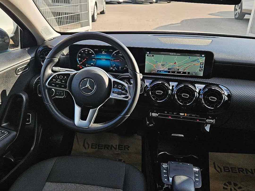 Foto 8: Mercedes-Benz A-Klasse A 180 d Limousine  2.0 Mercedes Benz Motor