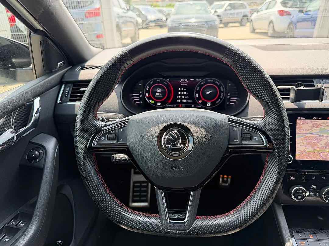 Foto 13: Skoda Octavia Combi RS 2,0 TDI DSG