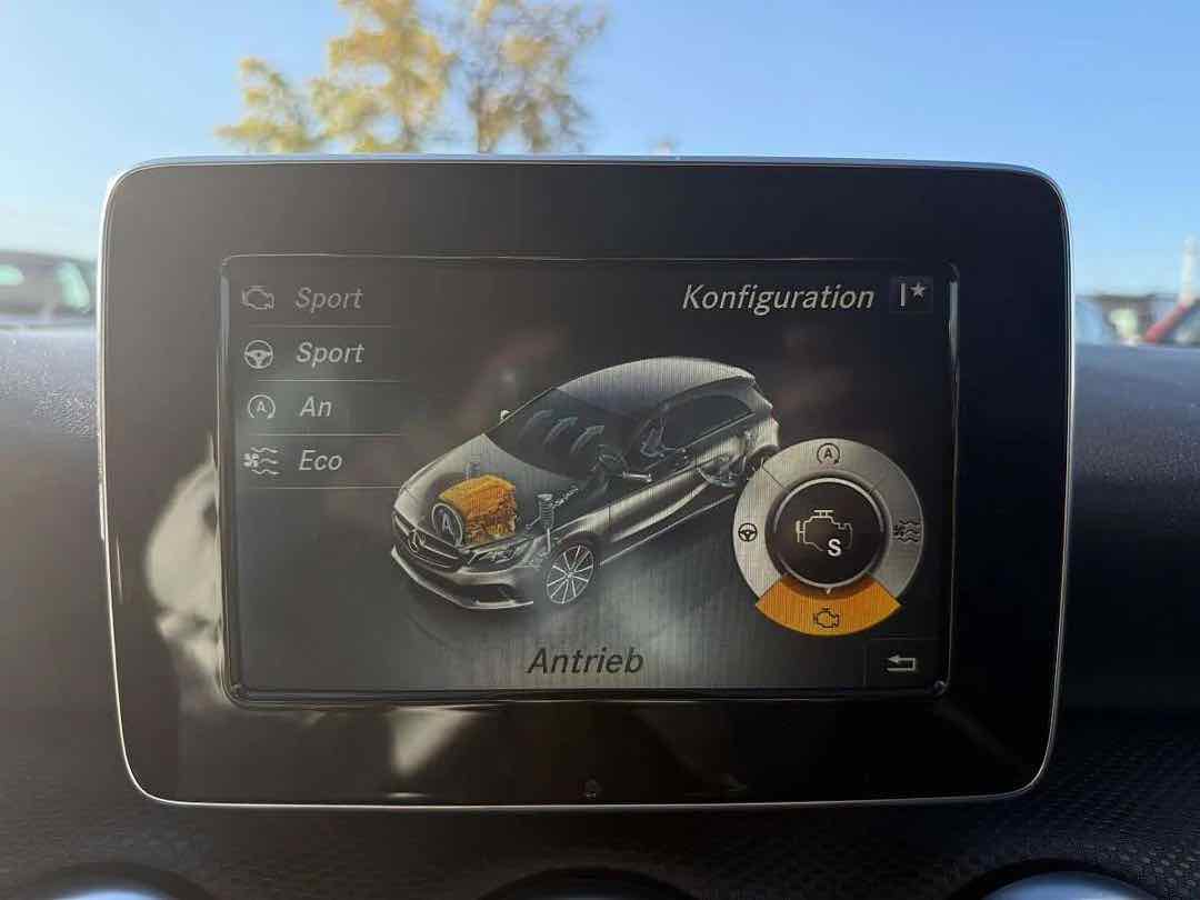 Foto 11: Mercedes-Benz A-Klasse A 180 d Aut.